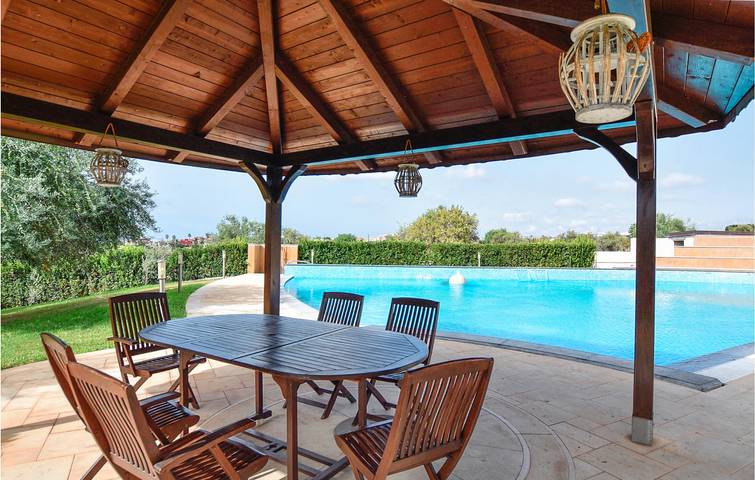 Casa de vacaciones para 5 personas, con terraza y piscina además de jacuzzi y jardín, Se admiten mascotas - 1