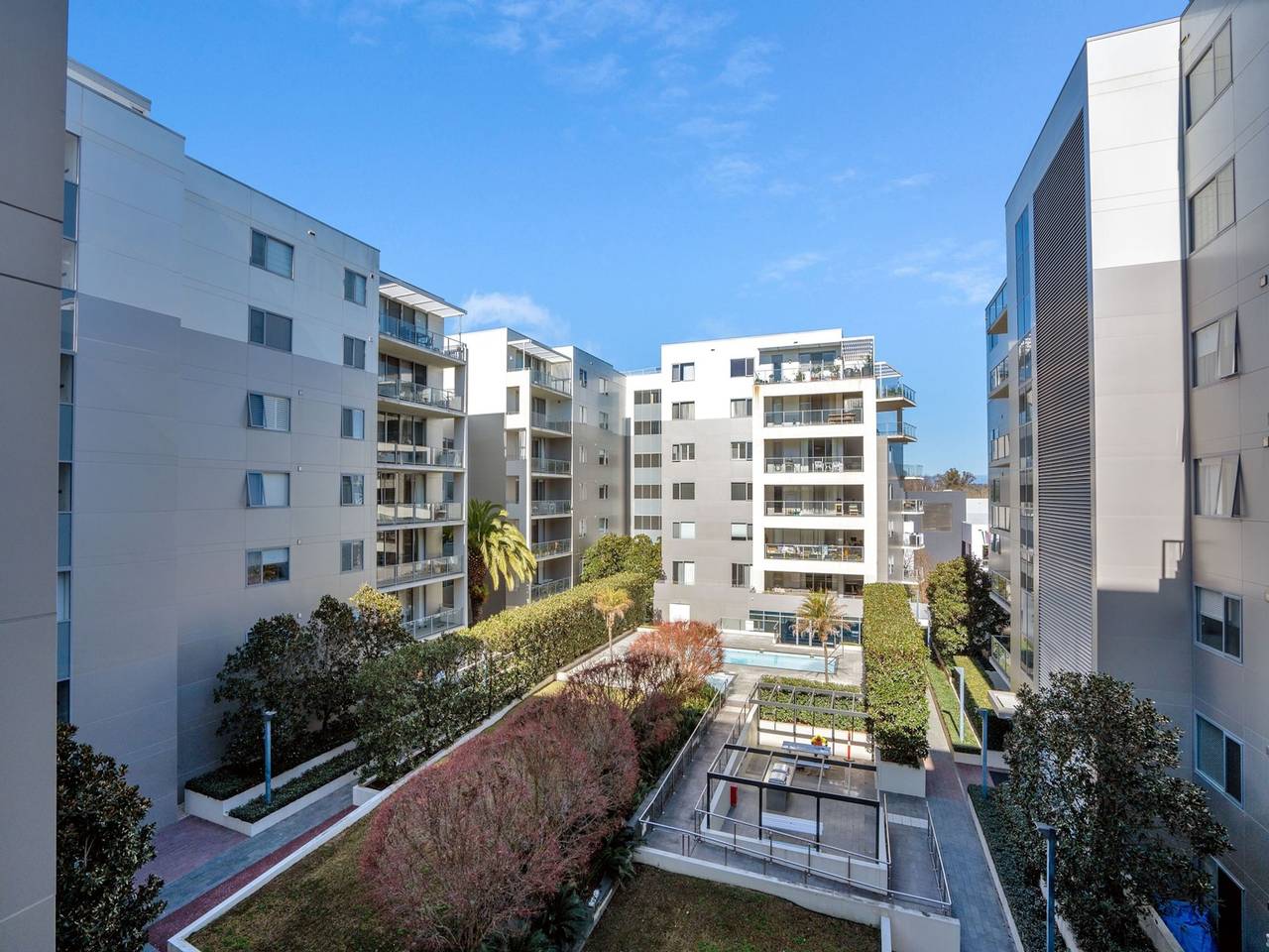 Entire apartment, Modern 1-Bed Unit with Pool Views and Balcony in North Canberra, Canberra