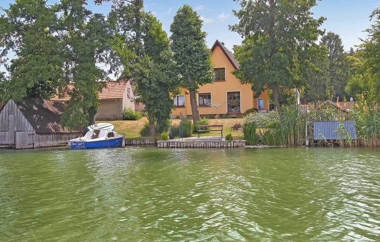 Ferienwohnung für 3 Personen, mit Terrasse und Seeblick in der Feldberger Seenlandschaft