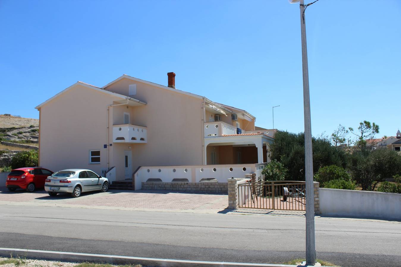 Ganze Wohnung, 2-Zimmer-Ferienwohnung mit Terrasse und Meerblick Kustici, Pag A-6287-e in Kustići, Pag