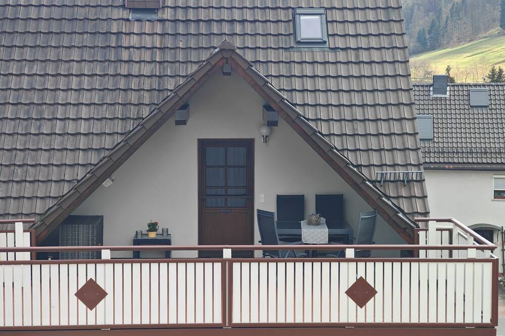 Apartamento entero, Vacation apartment Morretalblick/Odenwald renovated with wonderful view. Roof terrace and wall box in Buchen, Distrito de Neckar-Odenwald