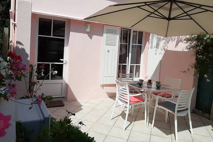 Location de vacances pour 3 personnes, avec Jacuzzi et Jardin dans Plage Kermor