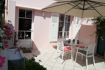 Gîte pour 3 personnes, avec jacuzzi et jardin dans Plage Kermor