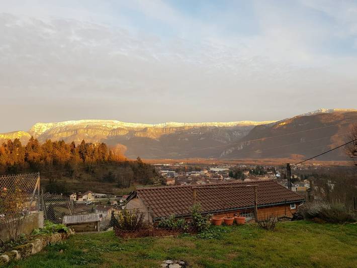 Casa de vacaciones 'Gite 33m2, Vue Sur Le Vercors' con vistas a la montaña, terraza privada y Wi-Fi in Vinay (Isère), Isère