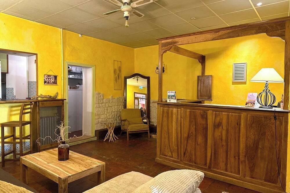 Central Twin Room | Walk to Local Brasseries | 1.8mi to Lake Ferréols in Digne-les-Bains, Alpes de Alta Provenza