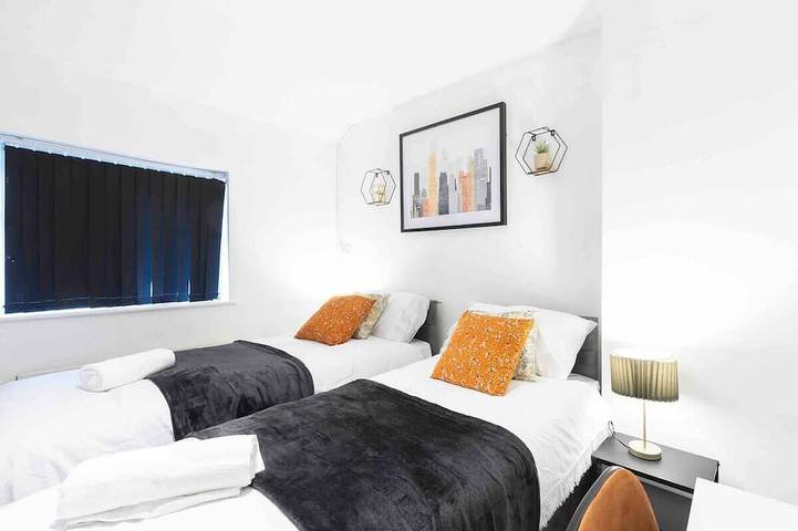 Holiday rental for 7 people, with garden and hot tub in Leeds