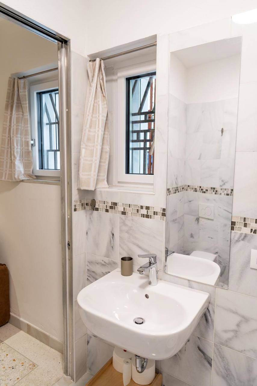 Double Room with Private External Bathroom in Europa-Neustift, Bozen