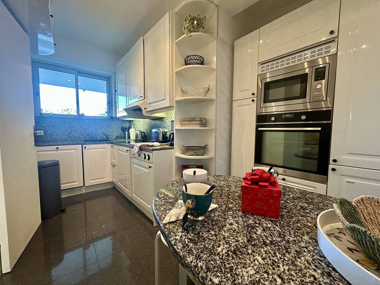 Appartement entier, Appart 2P à Villeneuve: Clim, 4 couchages in Villeneuve-Loubet Plage, Villeneuve-Loubet