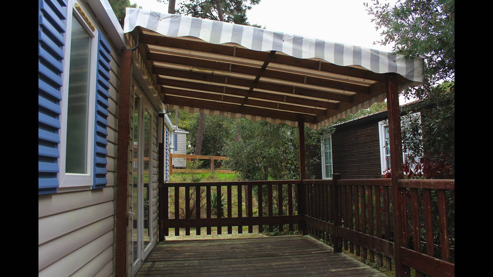 Bungalow 'Camping 4 À 8 Personnes' with Private Terrace and Air Conditioning in Les Mathes, Côte de Beauté