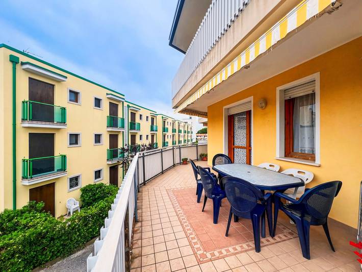 Entire apartment, Apartment 'Cormor 143' with Balcony and Air Conditioning in Bibione, San Michele al Tagliamento
