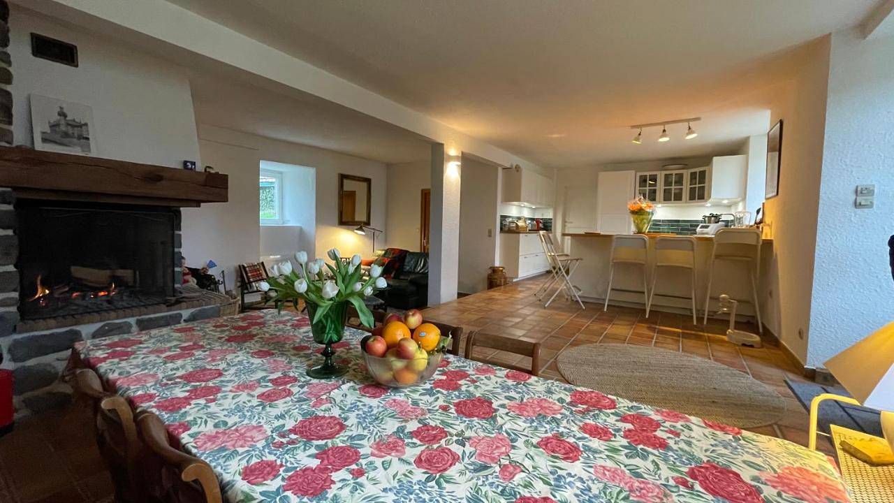 Seven-Bedroom House in Beaux, Haute-Loire