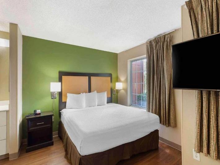 Apartamento entero, 1 Cama Tamaño Queen | Ada/ri Ducha/fumadores/cocina in Memphis, Tennessee