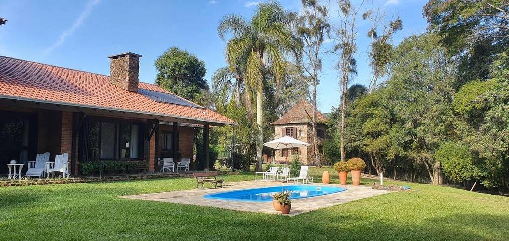 Casas e apartamentos de temporada para 2 pessoas, com piscina e jardim e ainda vista em Bento Gonçalves