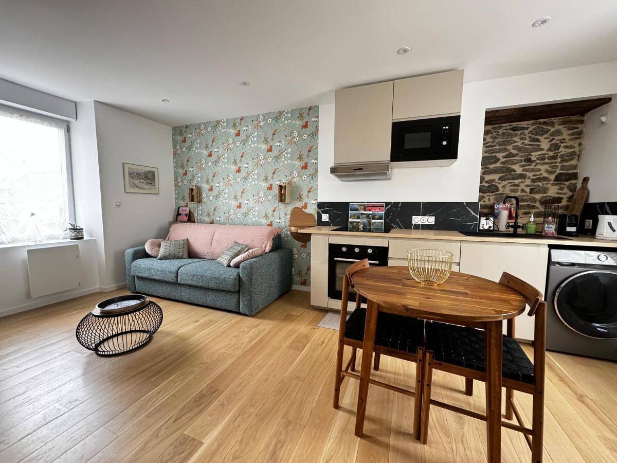 Appartement entier, One-Bedroom Apartment in Lannilis, Région de Brest