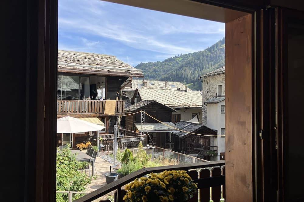 Lonyˋs Wanderlust: Dein Alpines Base Camp im Herzen von St. Niklaus. in St. Niklaus, Walliser Alpen