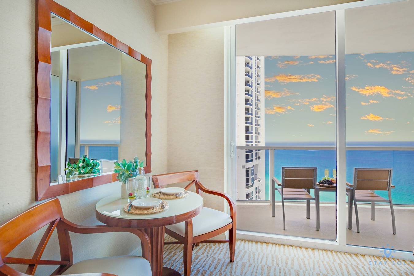 Entire apartment, Luxury Studio w  Balcony Ocean View  Amazing Pool in Sunny Isles Beach, Florida