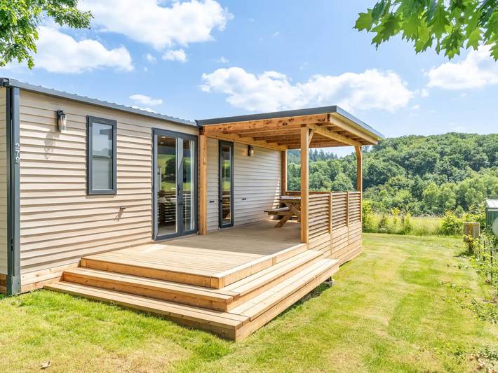 Location de vacances pour 6 personnes, avec piscine et terrasse à Bouillon