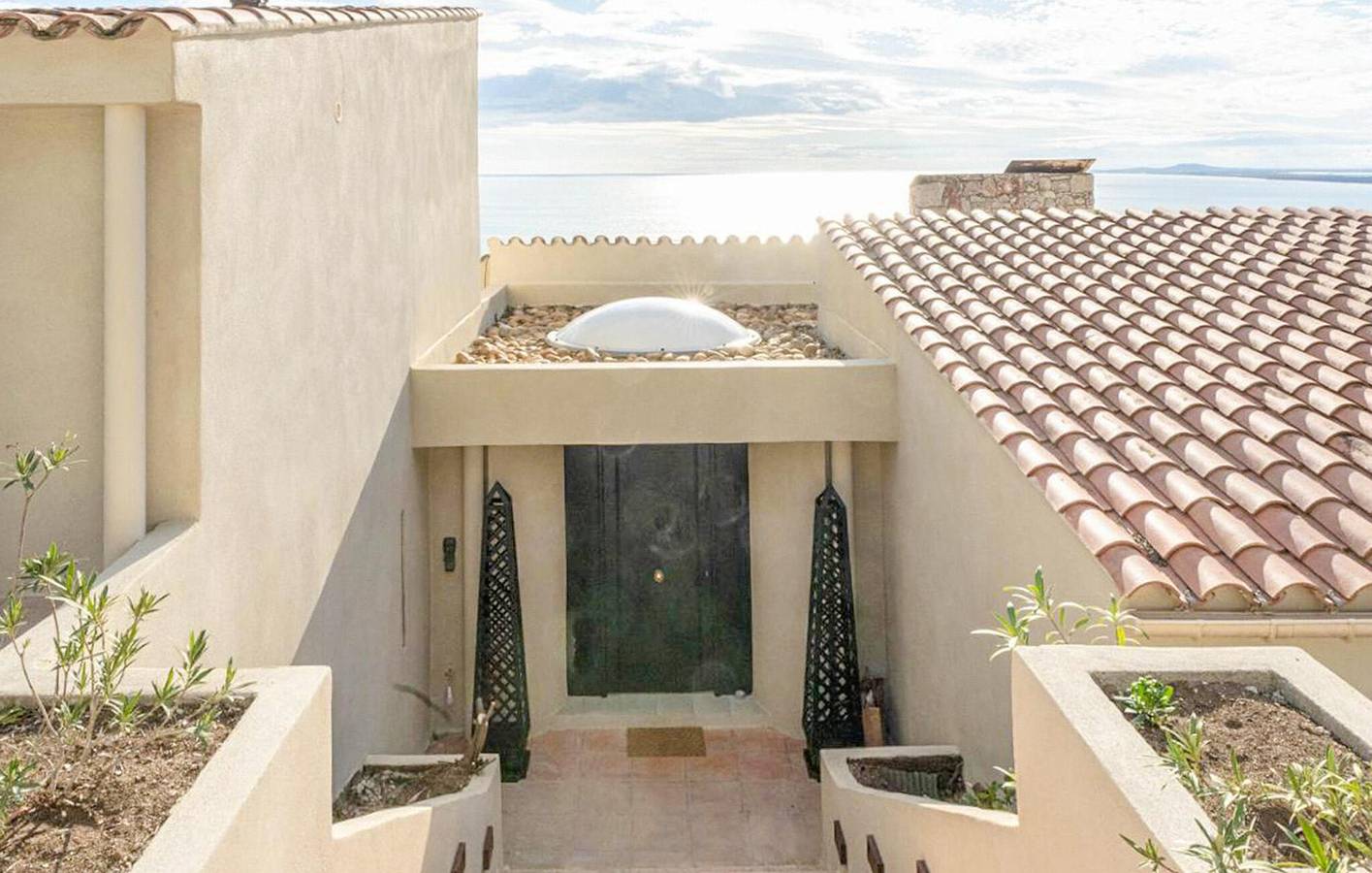 Appartement vue mer avec piscine, terrasse et lave-linge - 900m de la Plage de Lazaret in Mont Saint-Clair, Sète