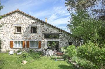 Gîte pour 8 personnes, avec terrasse et jardin à Firbeix