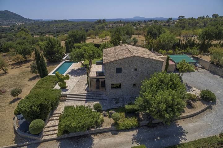 Villa für 8 Personen, mit Balkon und Whirlpool sowie Terrasse und Garten in Inca