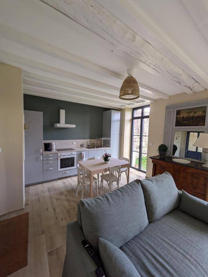 Location de vacances pour 7 personnes, avec Terrasse ainsi que Jardin et Piscine à Voisines