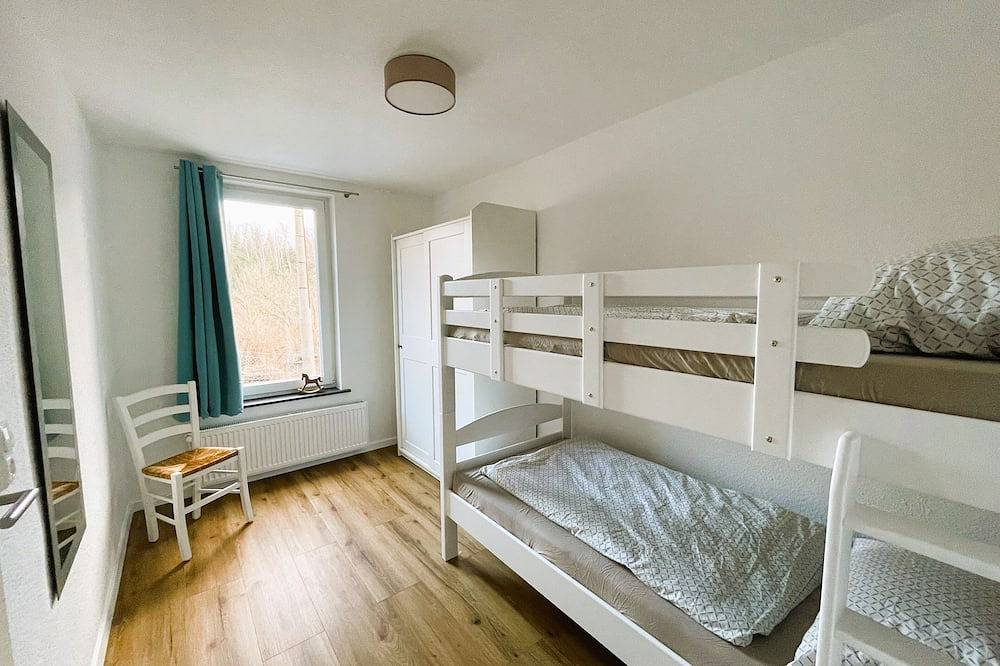 Ganze Wohnung, Große, moderne Ferienwohnung mit Garten und Spielscheune - Hexe 1 in Tanne, Harzvorland
