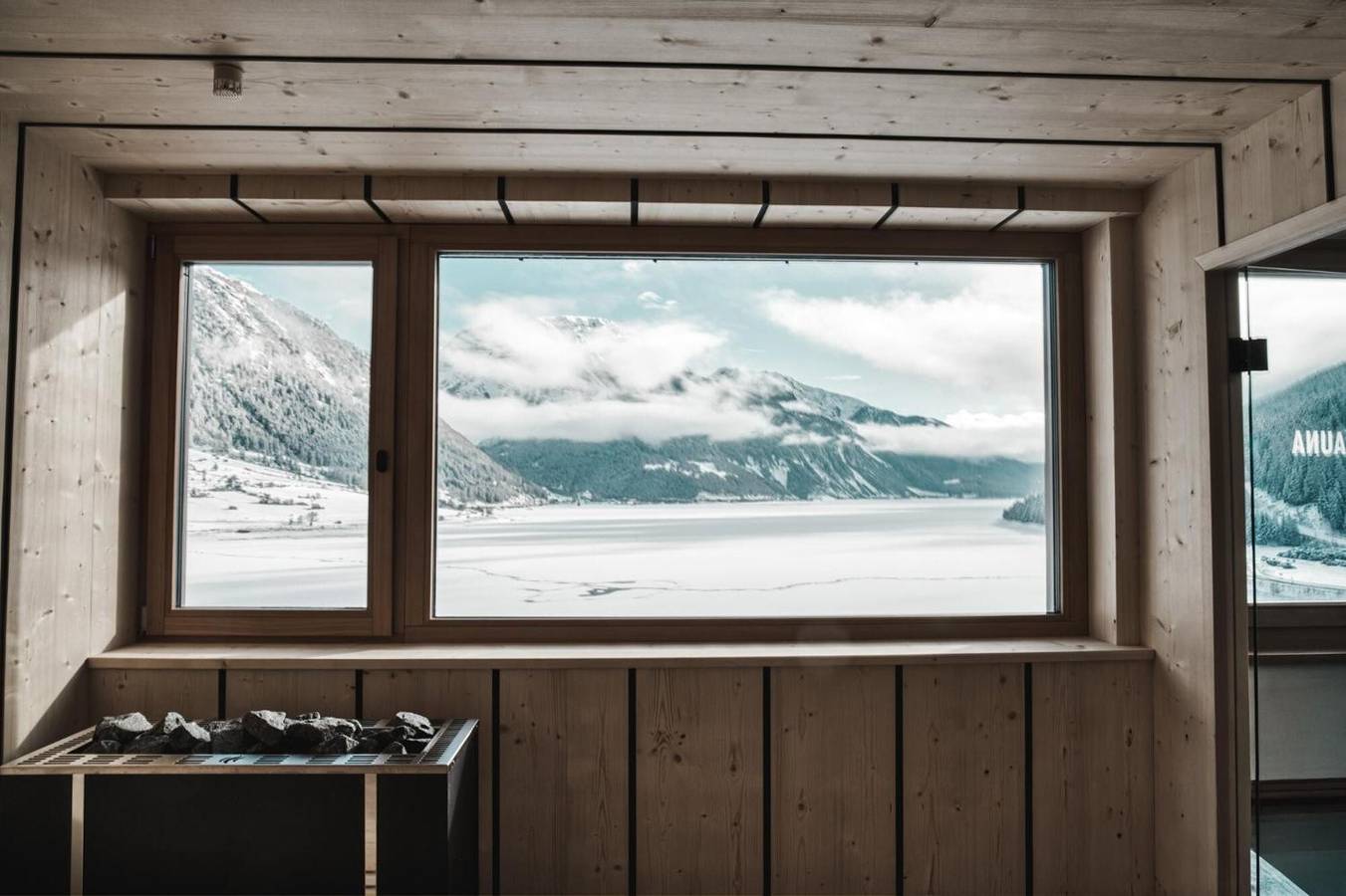 Ganze Wohnung, Residence Froy Wohnung 1 – Seeblick, Whirlpool & Frühstück inklusive in Reschensee, Graun
