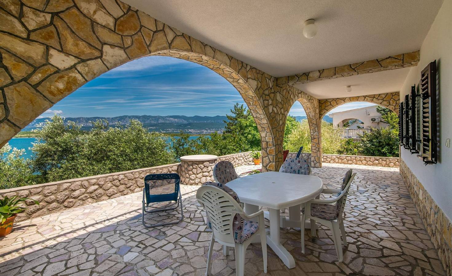 Ganze Ferienwohnung, Ferienwohnung für 4-5 Personen mit Terasse und herrlichem Meerblick in Klimno, Krk