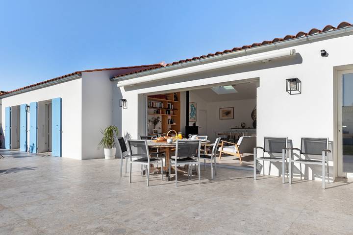 Chambre d'hôtes « Suite Les Plages » avec piscine, jardin partagés et Wi-Fi in La Brée-les-Bains, Côte de Beauté