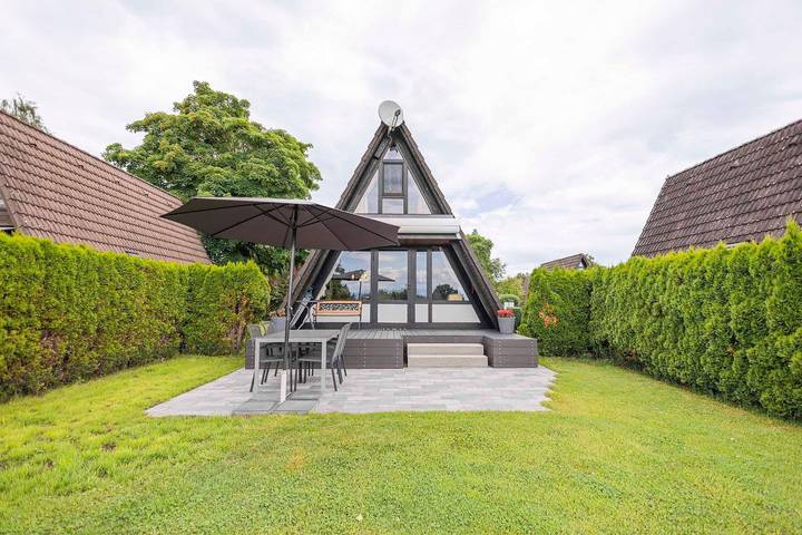Ferienhaus für 4 Personen, mit Terrasse und Seeblick