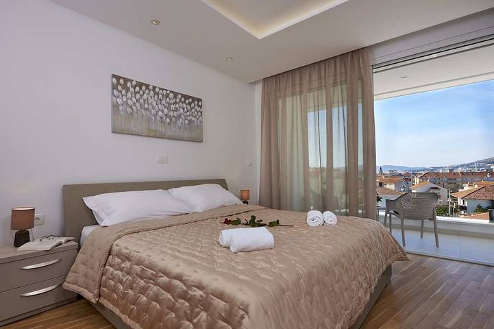 Beautiful villa with sea view 2 minutes from the centre of Trogir- Villa Trogir in Trogir, Ciovo