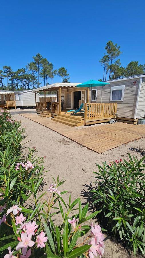 Camping pour 6 personnes, avec jardin ainsi que terrasse et piscine