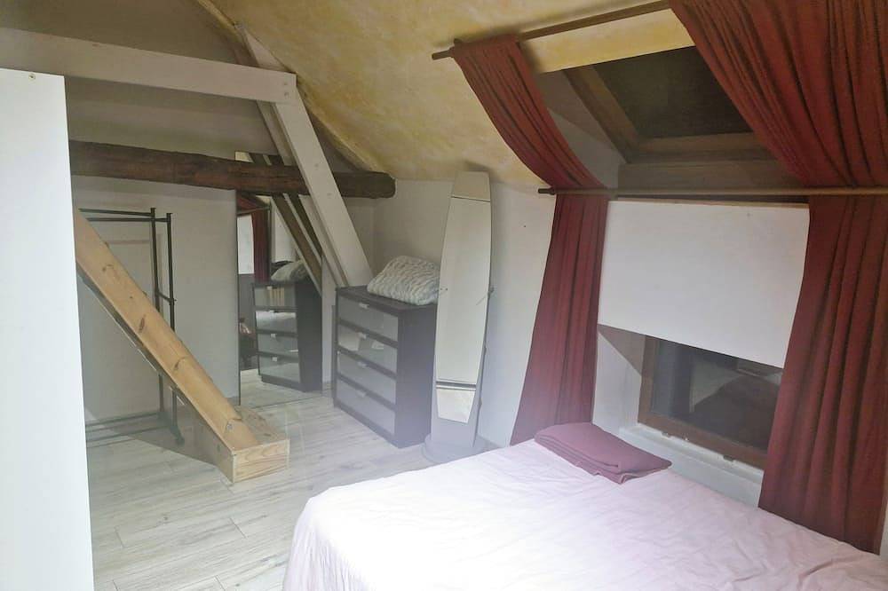 Large mountain village house with heated pool in Faucon-de-Barcelonnette, Barcelonnette und Umgebung