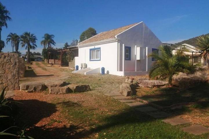 Gîte pour 3 personnes, avec terrasse et jardin
