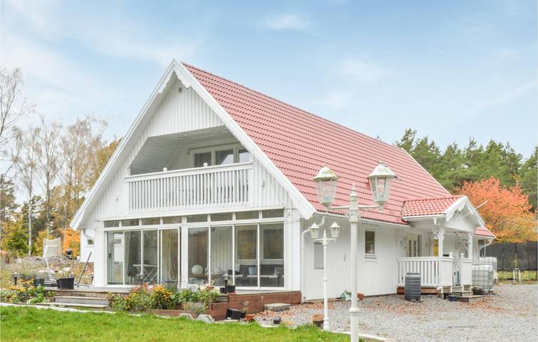 Location de vacances pour 5 personnes, avec Jacuzzi ainsi que Terrasse et Jardin à Sandhamn