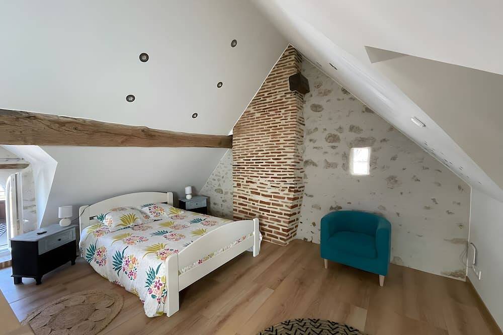 Holiday Home 'Gîte La Petite Maison' with Wi-Fi in Huisseau-sur-Cosson, Blois region