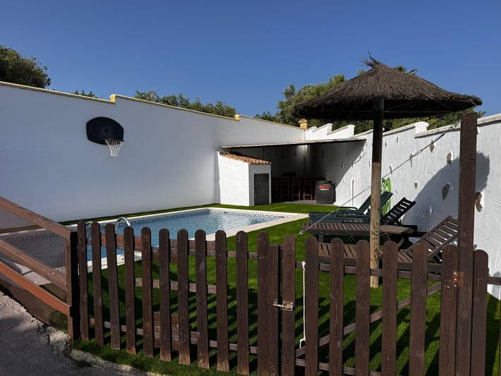 Vacation rental for 6 people, with yard, with pets in Los Alcornocales
