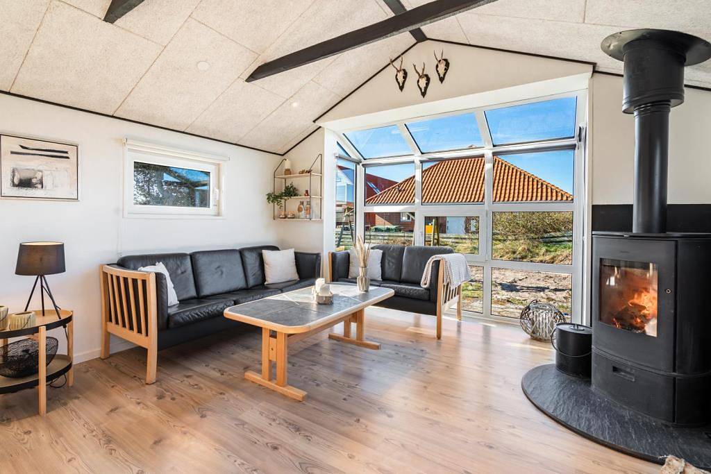2022 - Neurenoviertes Ferienhaus in guter Lage in Henne Strand in Henne, Varde