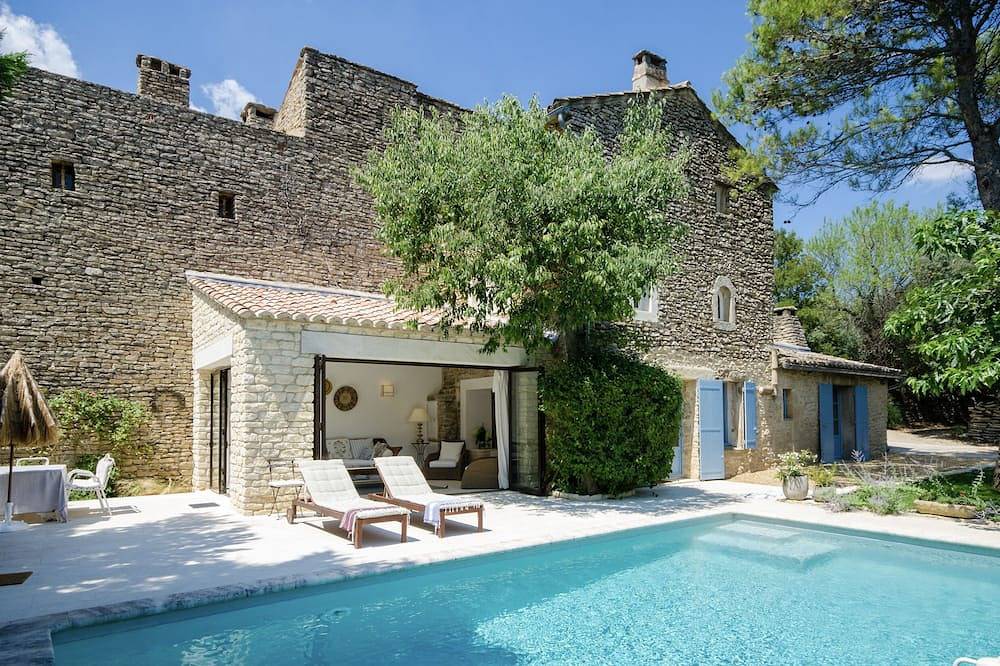 Abgeschiedene Villa aus dem 17. Jahrhundert mit 2/3 Schlafzimmern und privatem Pool. in Gordes, Regionaler Naturpark Luberon