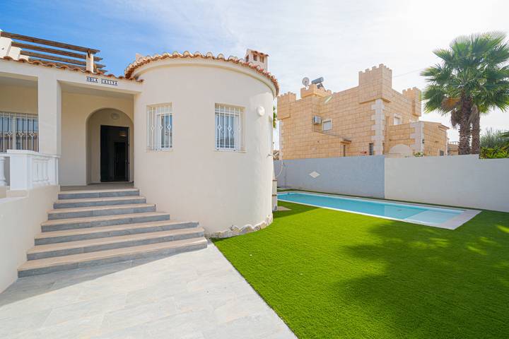 Chalet para 8 personas, con Terraza y Jardín en Torrevieja