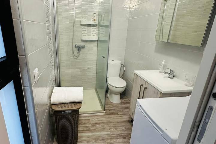 Entire apartment, Bright apartment with terrace, swimming pool and sea in Playa de LA BALLENA (Arona), Arona