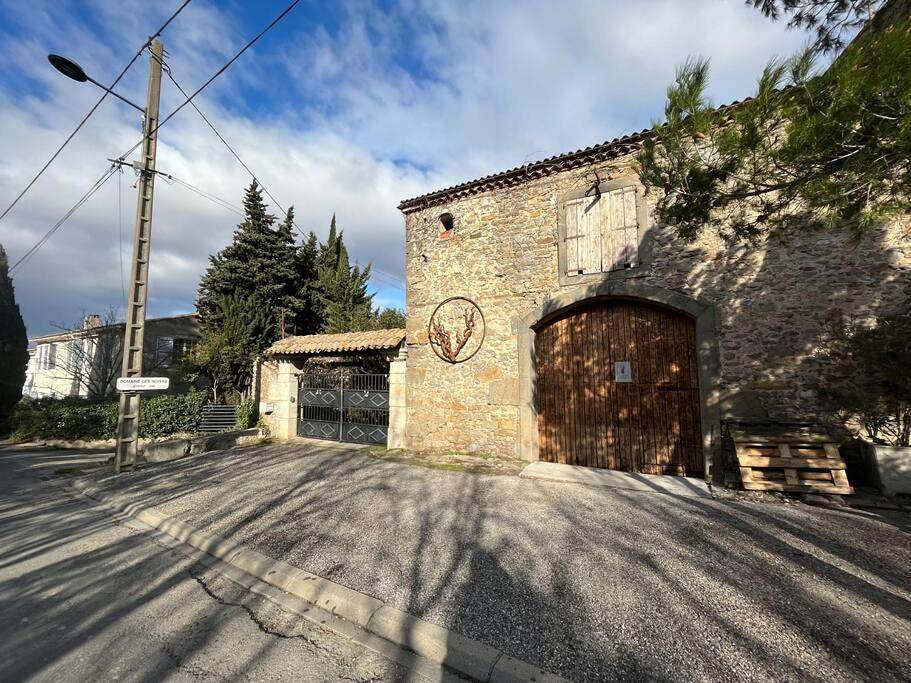 Haut de maison et piscine dans un domaine viticole in Montbrun-des-Corbières, Narbonne und Umgebung