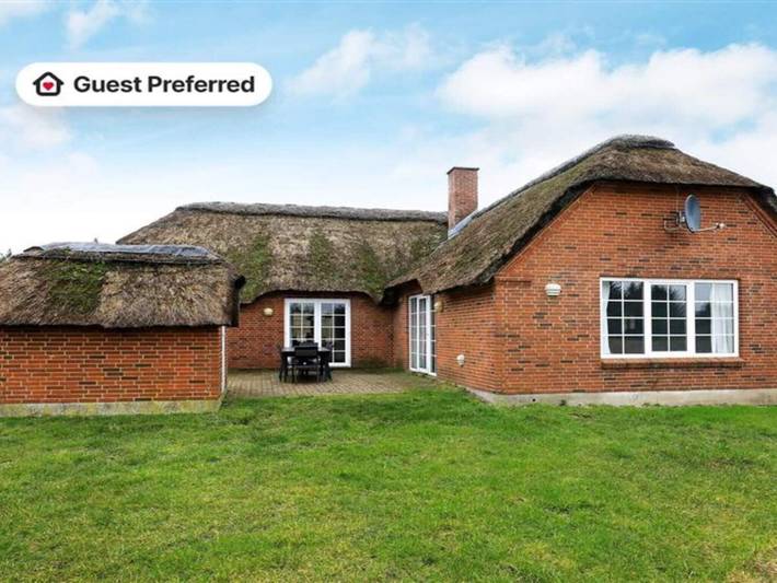 Ferienhaus für 10 Personen, mit Sauna und Whirlpool sowie Terrasse und Pool, mit Haustier in Vedersø Klit