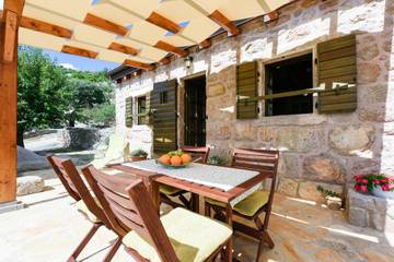Ferienhaus für 4 Personen in Starigrad, Naturpark Velebit, Bild 2