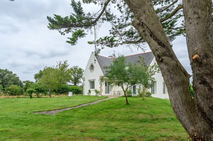 Location de vacances pour 8 personnes, avec Terrasse et Jardin à Theix