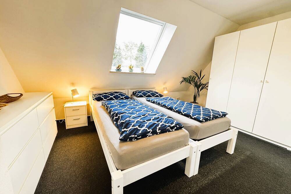 Ganze Wohnung, Stilvoll Wohnen im 45m² Dachgeschoss-Apartment für 1-2 Personen in Ahrensburg, Kreis Stormarn