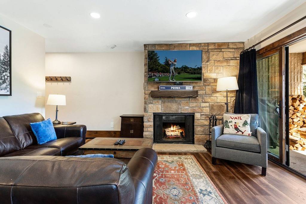 Ganze Wohnung, Heart of Lionshead + Free Parking - Rooftop Hot Tub - Renovated Condo in Vail Ski Resort, Vail