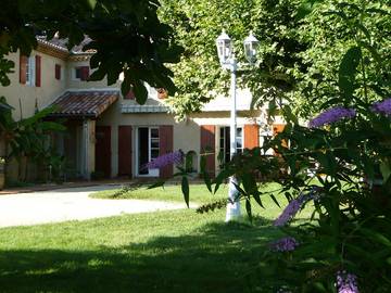 Gîte pour 4 personnes, avec piscine ainsi que jardin et terrasse à Upie
