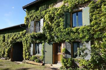 Gîte pour 15 personnes, avec jardin et balcon, animaux acceptés à Fleurieux-sur-l'Arbresle