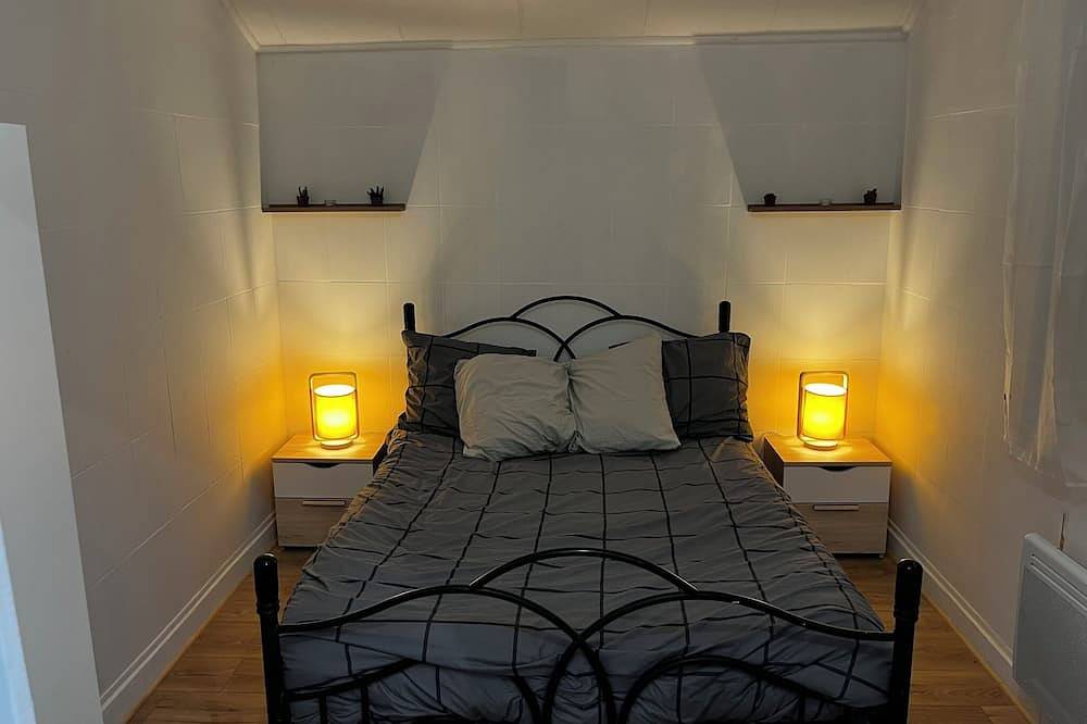 Small pavilion, Jacuzzi, Barbecue, Terrace, Netflix, Canal+, Disney+. in Bobigny, Sena-Saint Denis